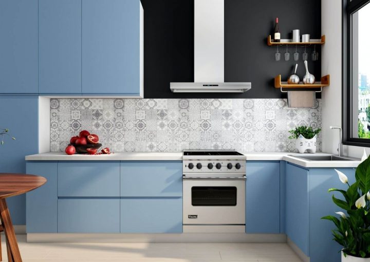 Cocina azul luminosa